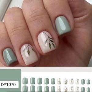 Elegant Green and Cream Press-On Nails